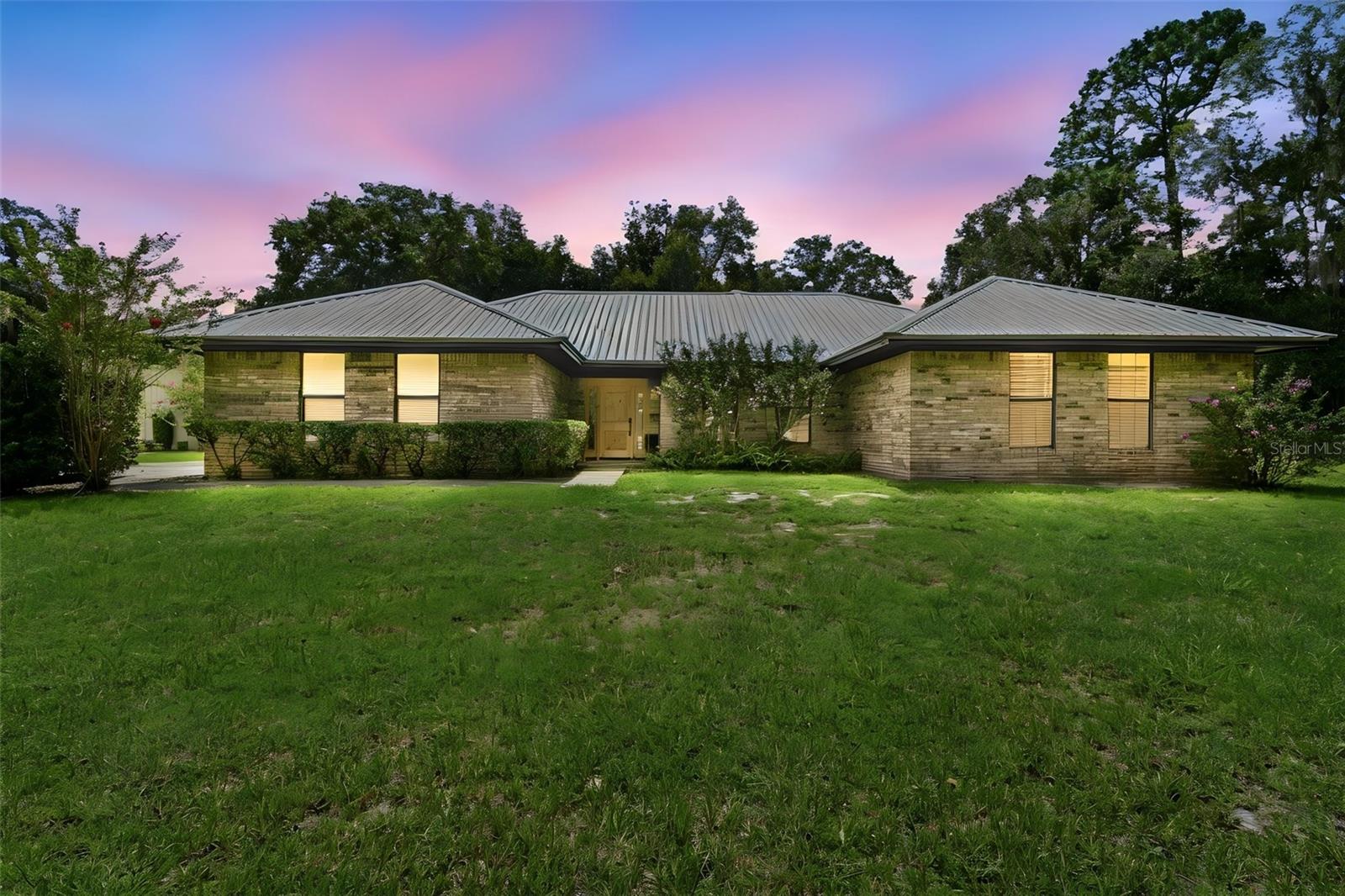 1530 W Beresford Rd Property Photo