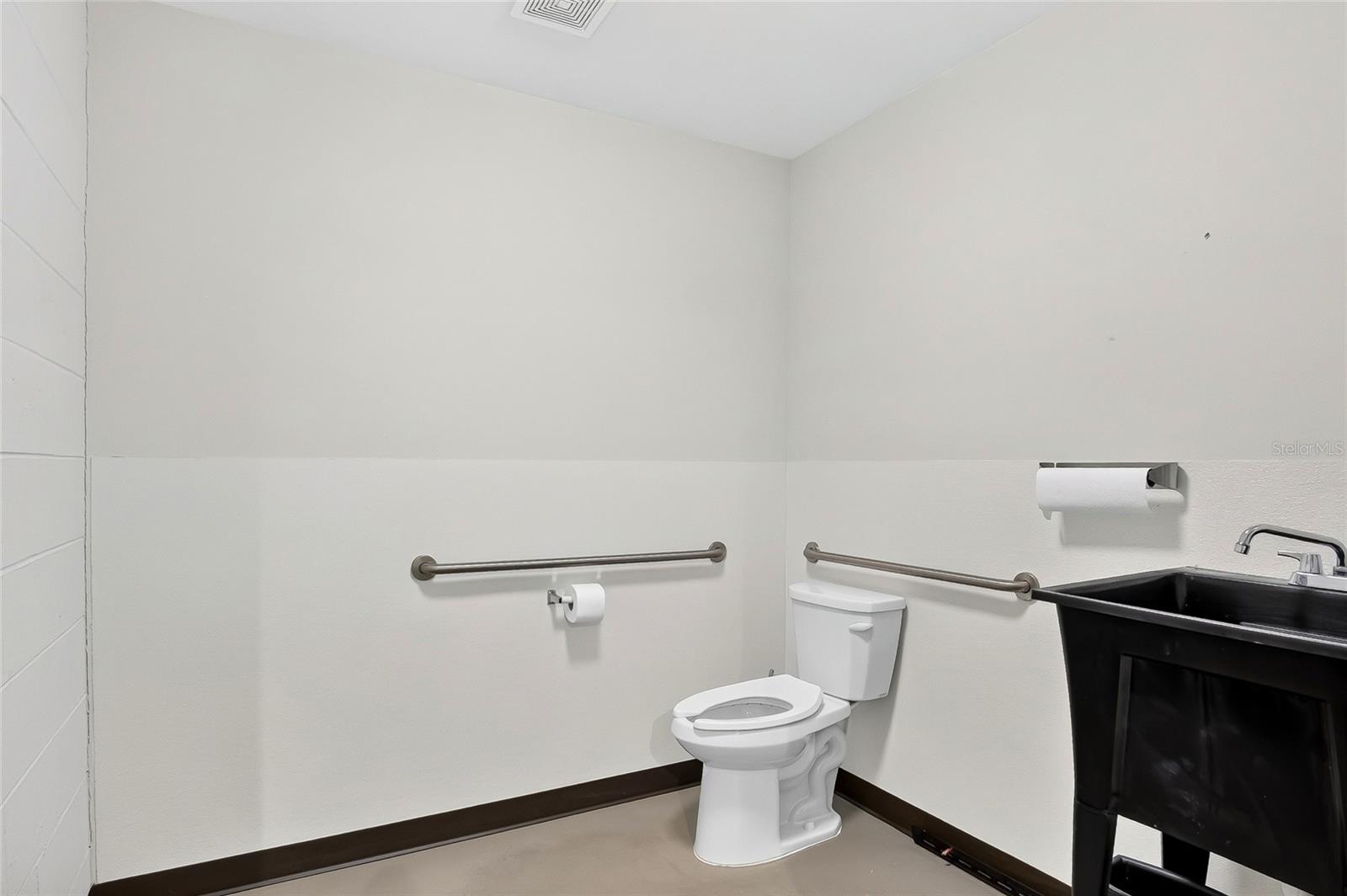 531 Virginia Ave #c Property Photo 14