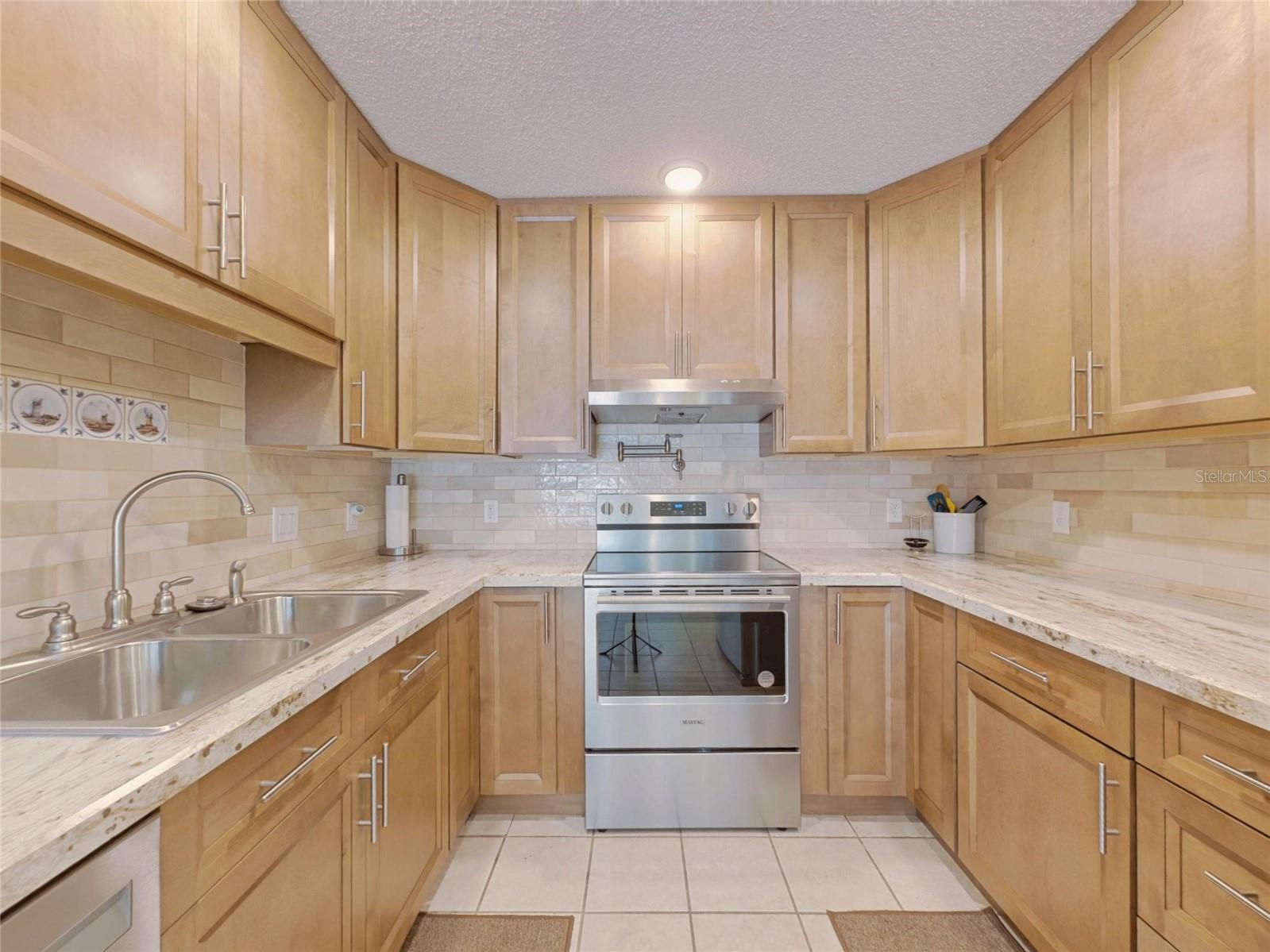 2490 S Glen Eagles Dr Property Photo 17