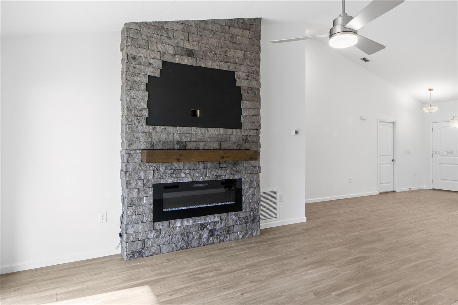 42 Woodborn Ln Property Photo 11