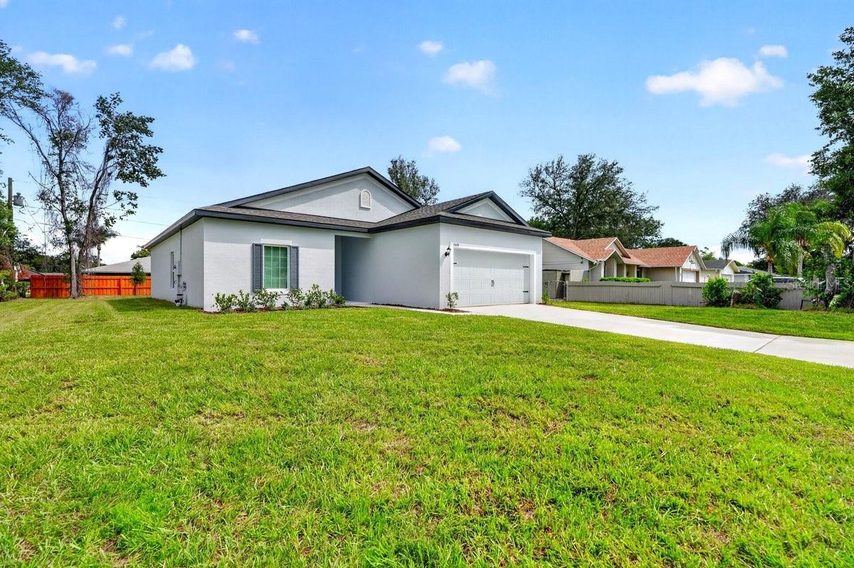 1559 Sumatra Ave Property Photo 3
