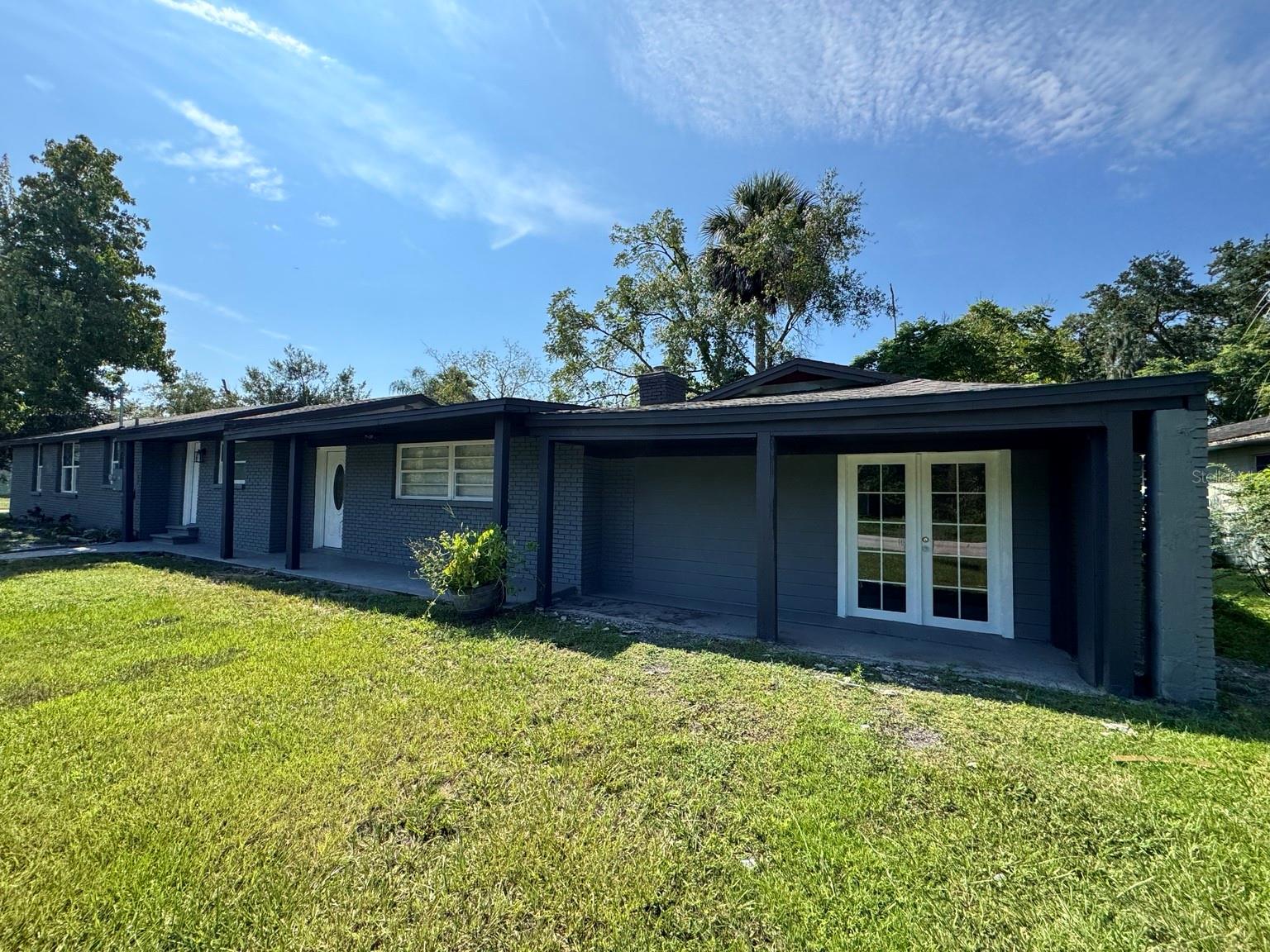 1320 S OLEANDER AVE Property Photo 1
