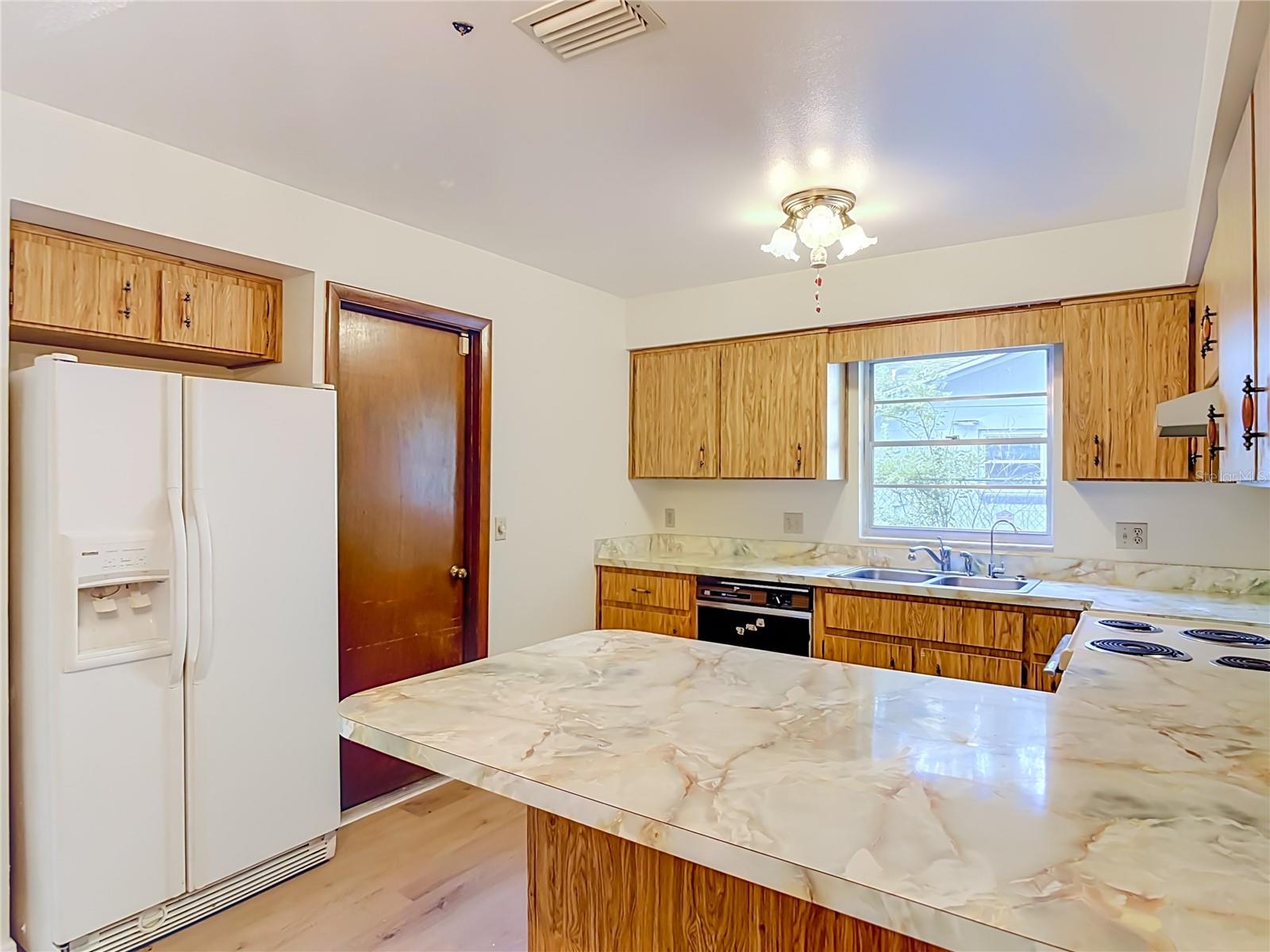 606 W Tall Pine Property Photo 15