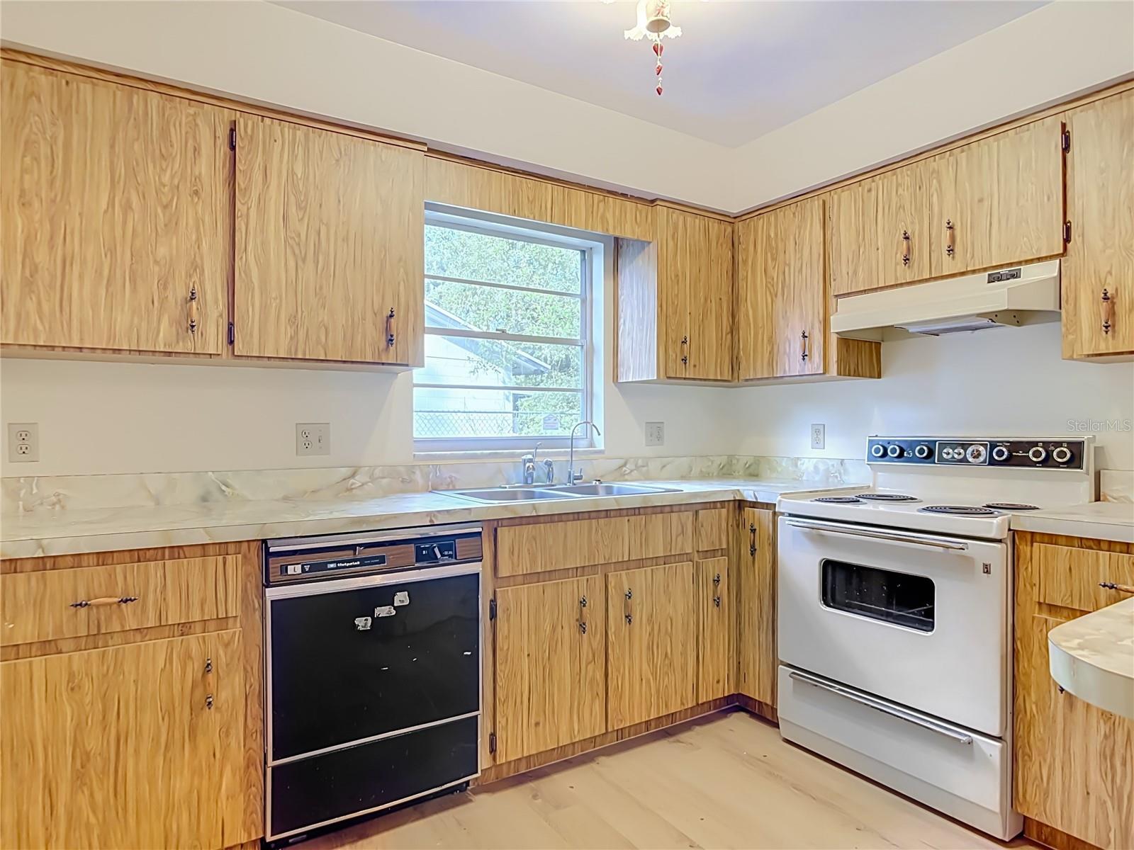 606 W Tall Pine Property Photo 18