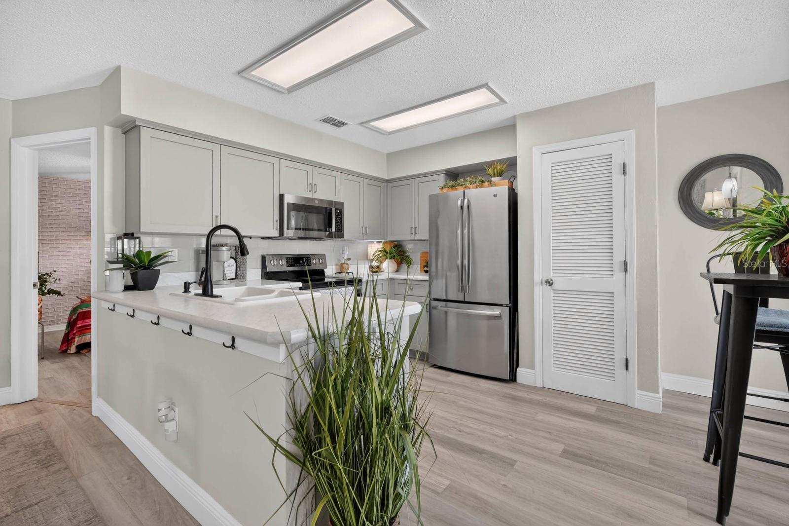 1122 Meditation Loop Property Photo 9
