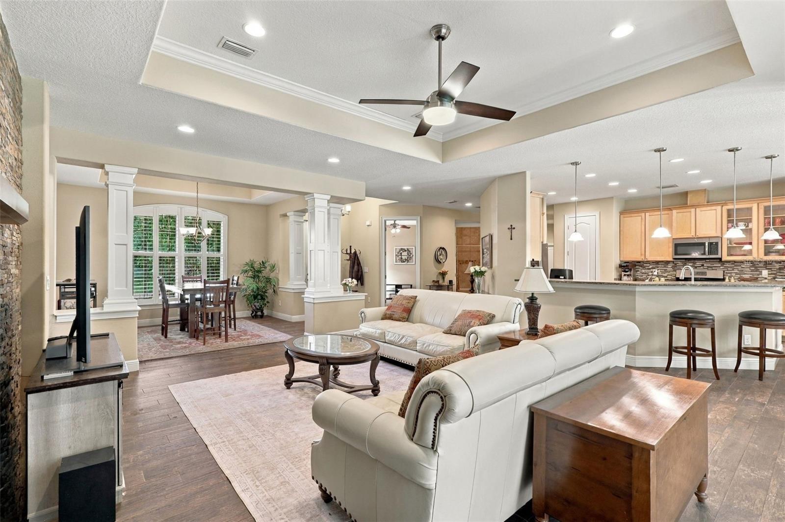 1806 Glenwood Oaks Ln Property Photo 3