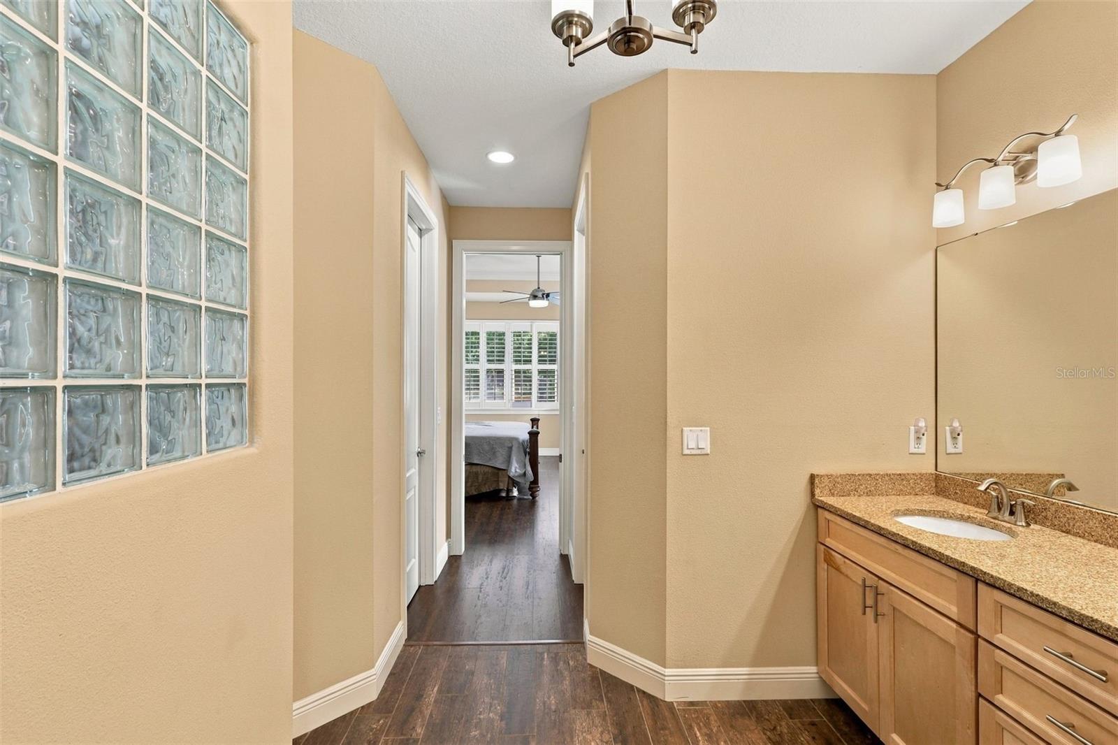 1806 Glenwood Oaks Ln Property Photo 15