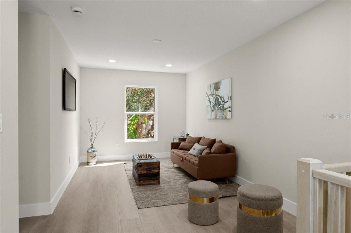 72 Aurora Ave Property Photo 32