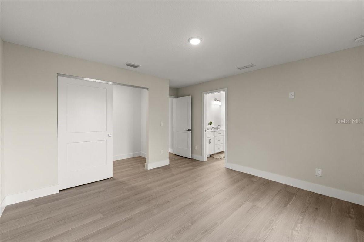 72 Aurora Ave Property Photo 37