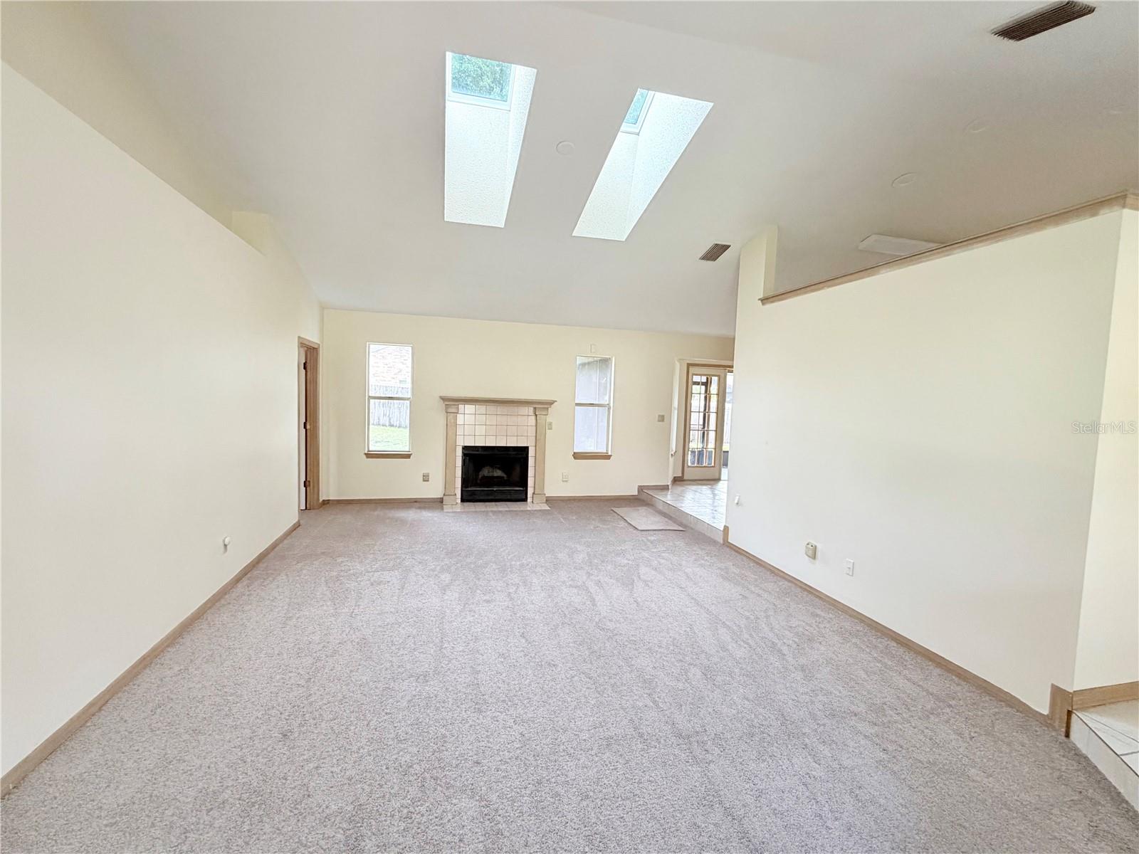 632 Fourwind St Property Photo 2