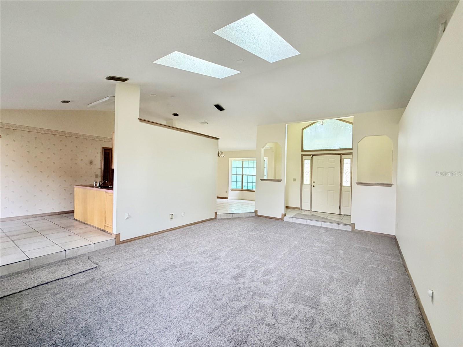 632 Fourwind St Property Photo 4