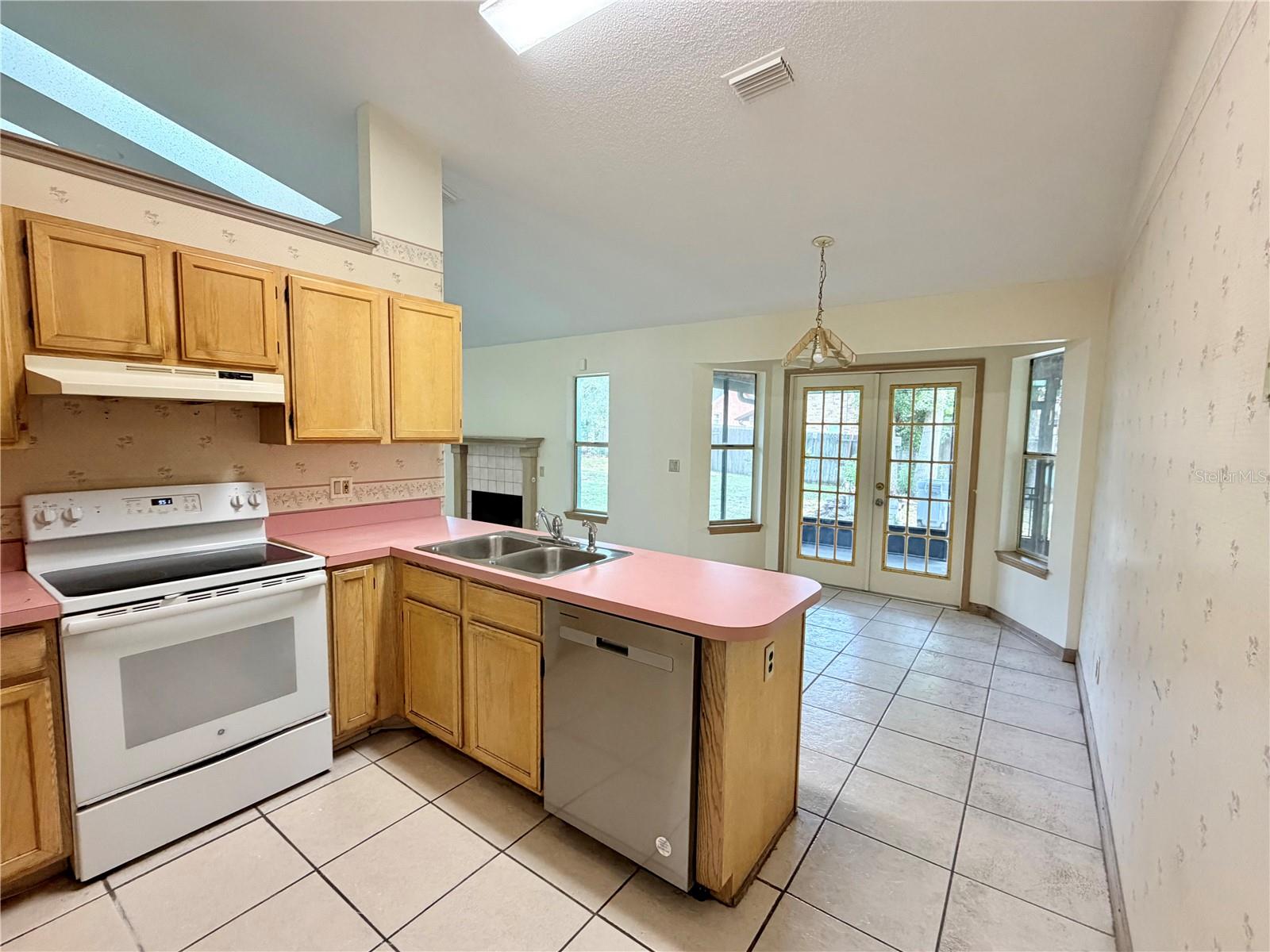632 Fourwind St Property Photo 12