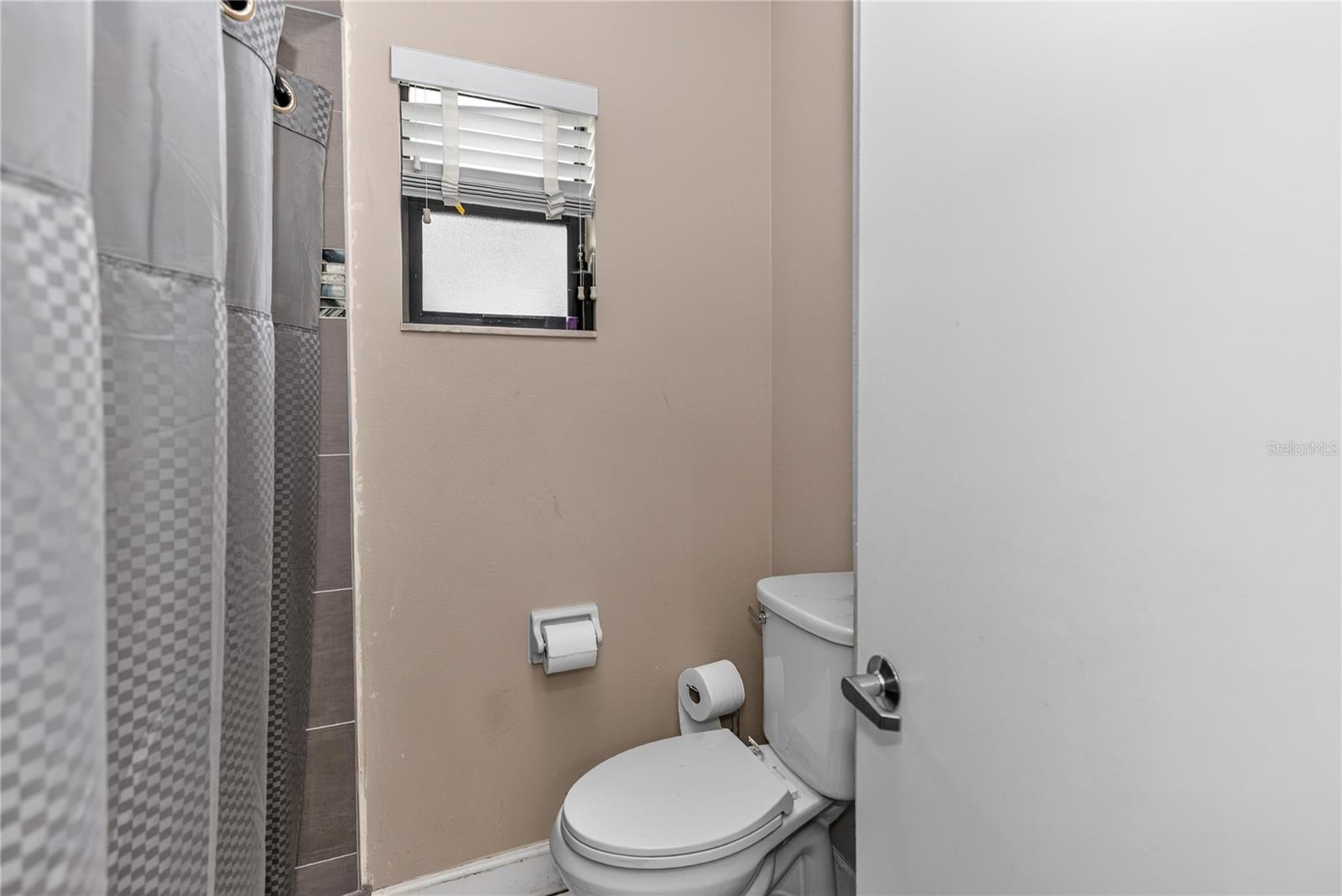 2512 Pine Tree Dr Property Photo 10