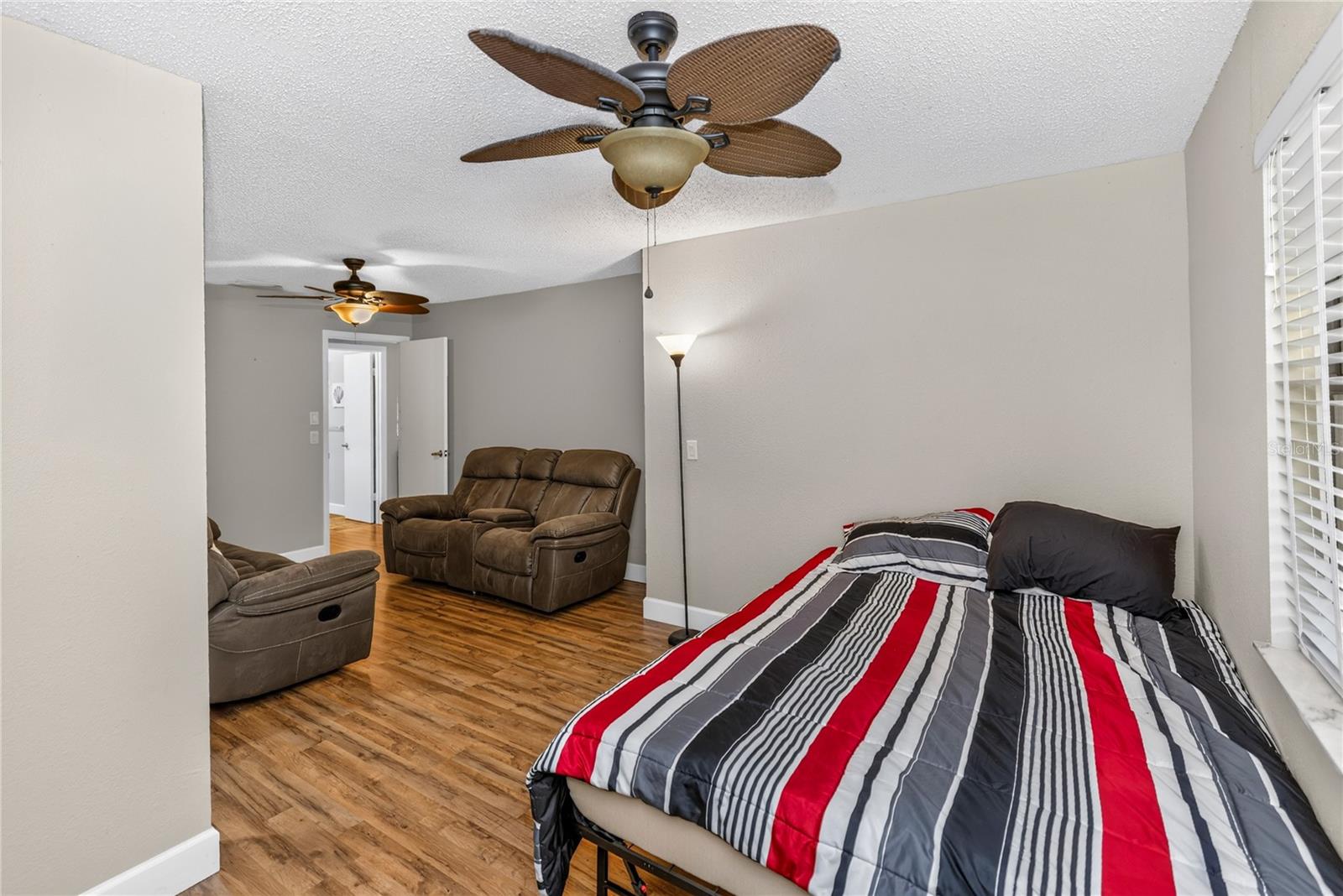 2512 Pine Tree Dr Property Photo 12