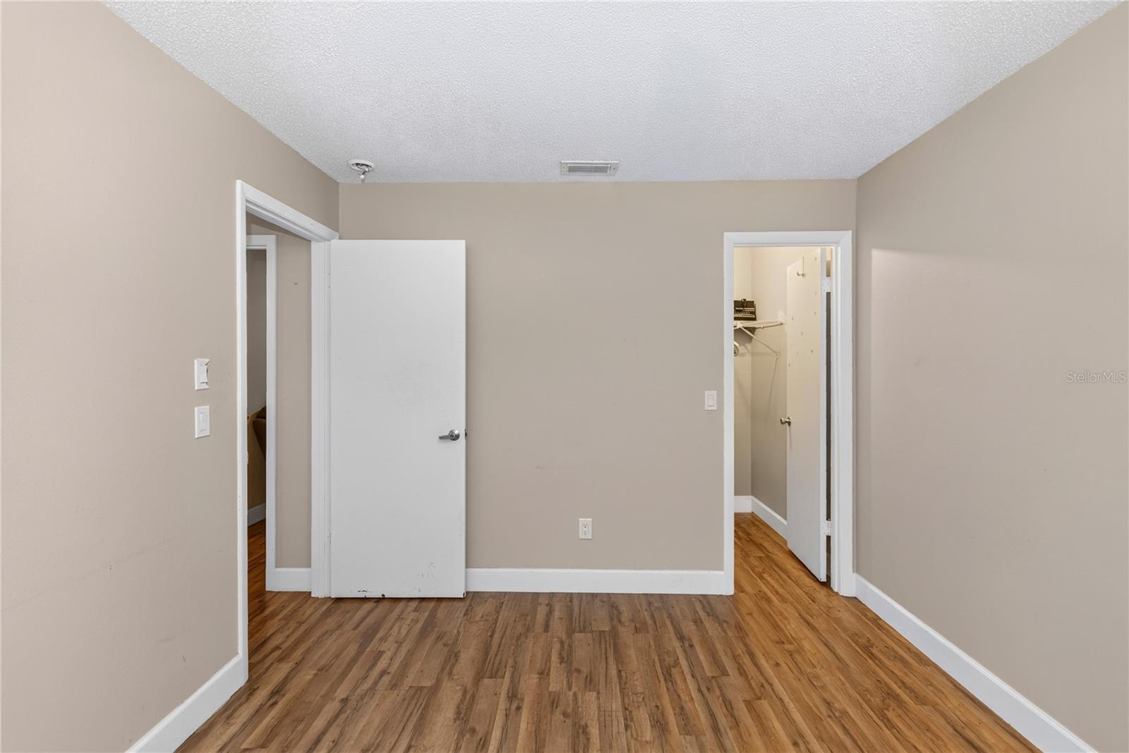 2512 Pine Tree Dr Property Photo 14