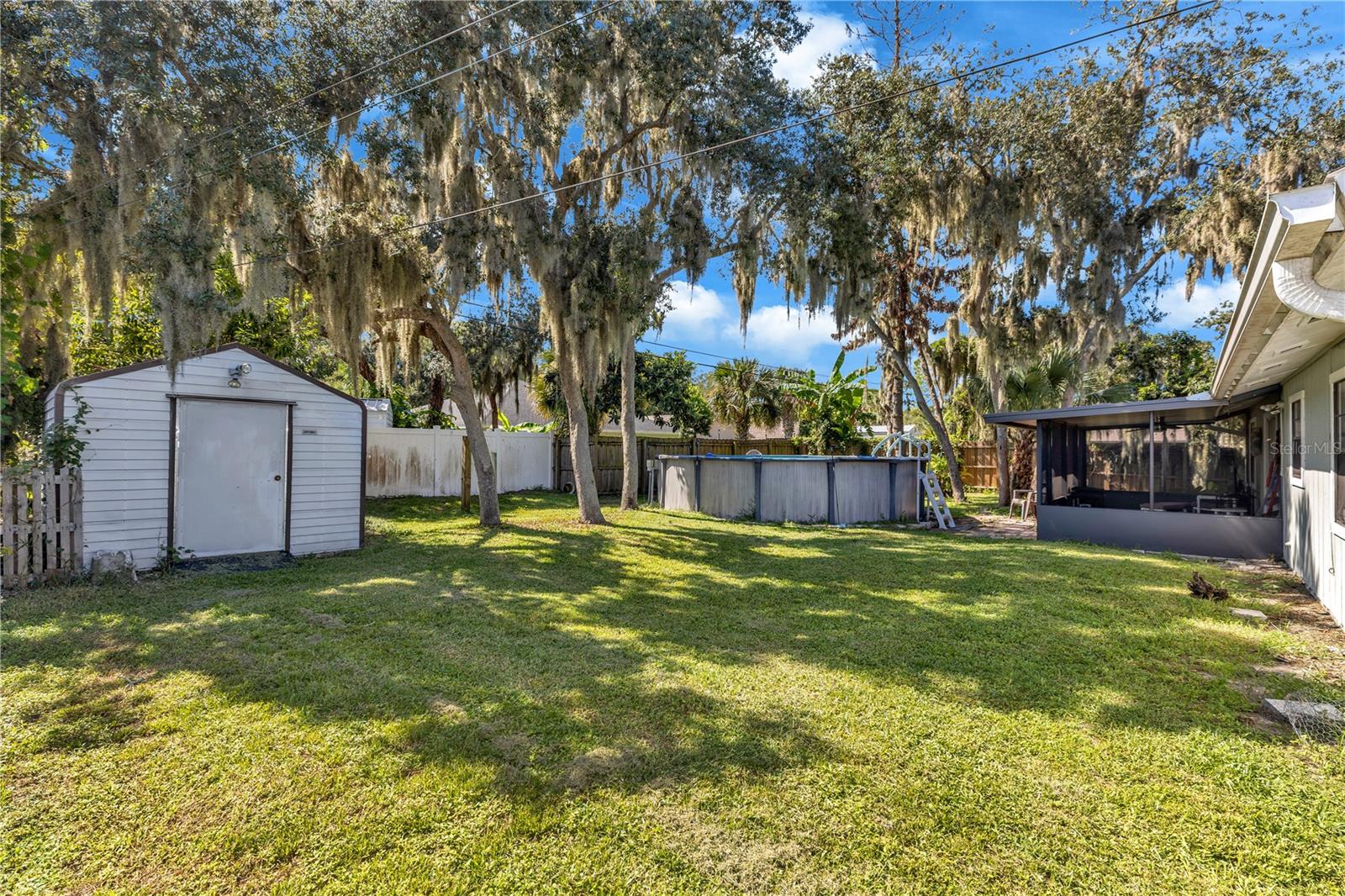 2512 Pine Tree Dr Property Photo 18