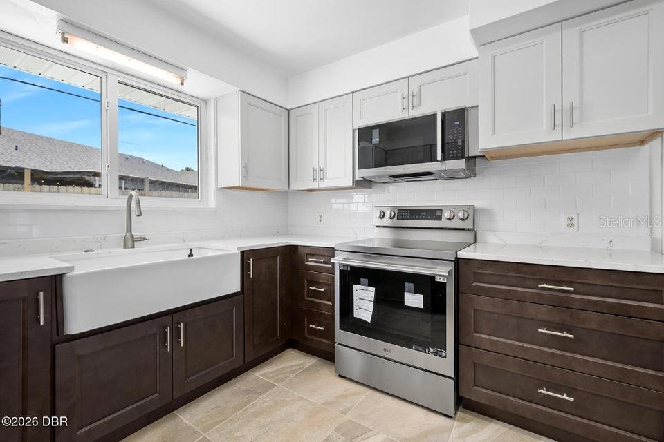 190 Ellicott Dr Property Photo 17