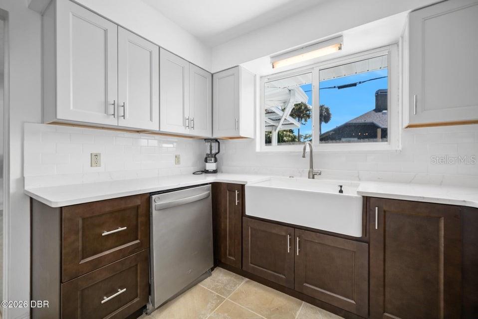 190 Ellicott Dr Property Photo 18