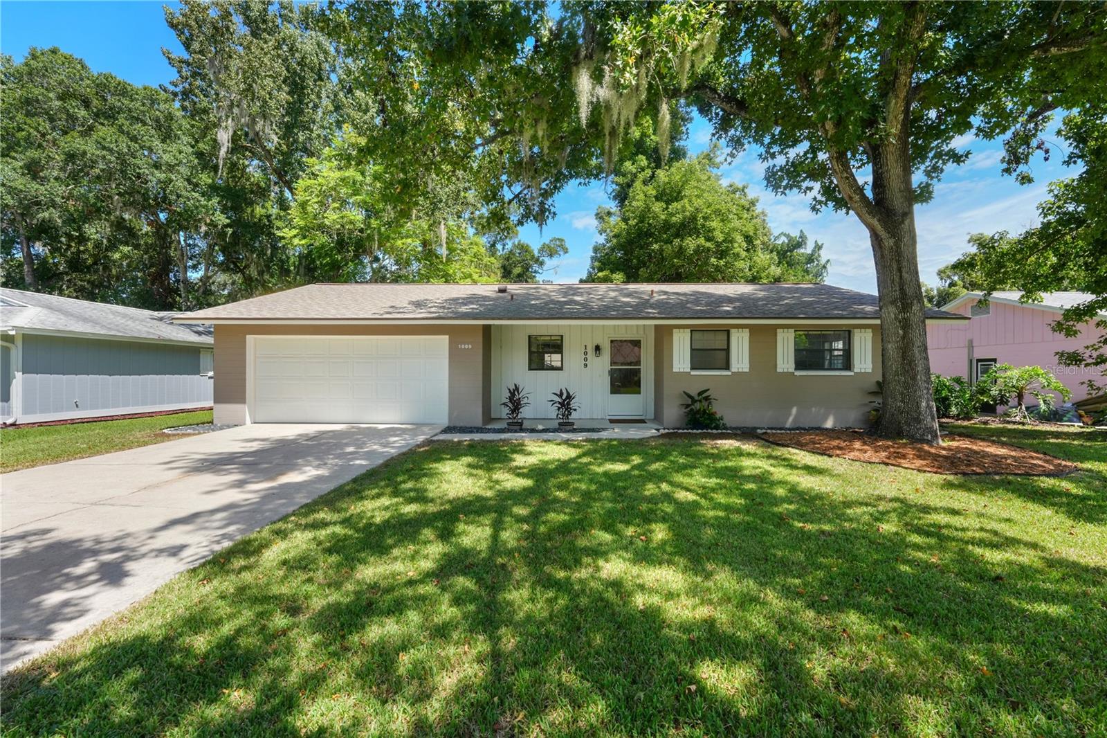 1009 Indian Oaks W Property Photo 1