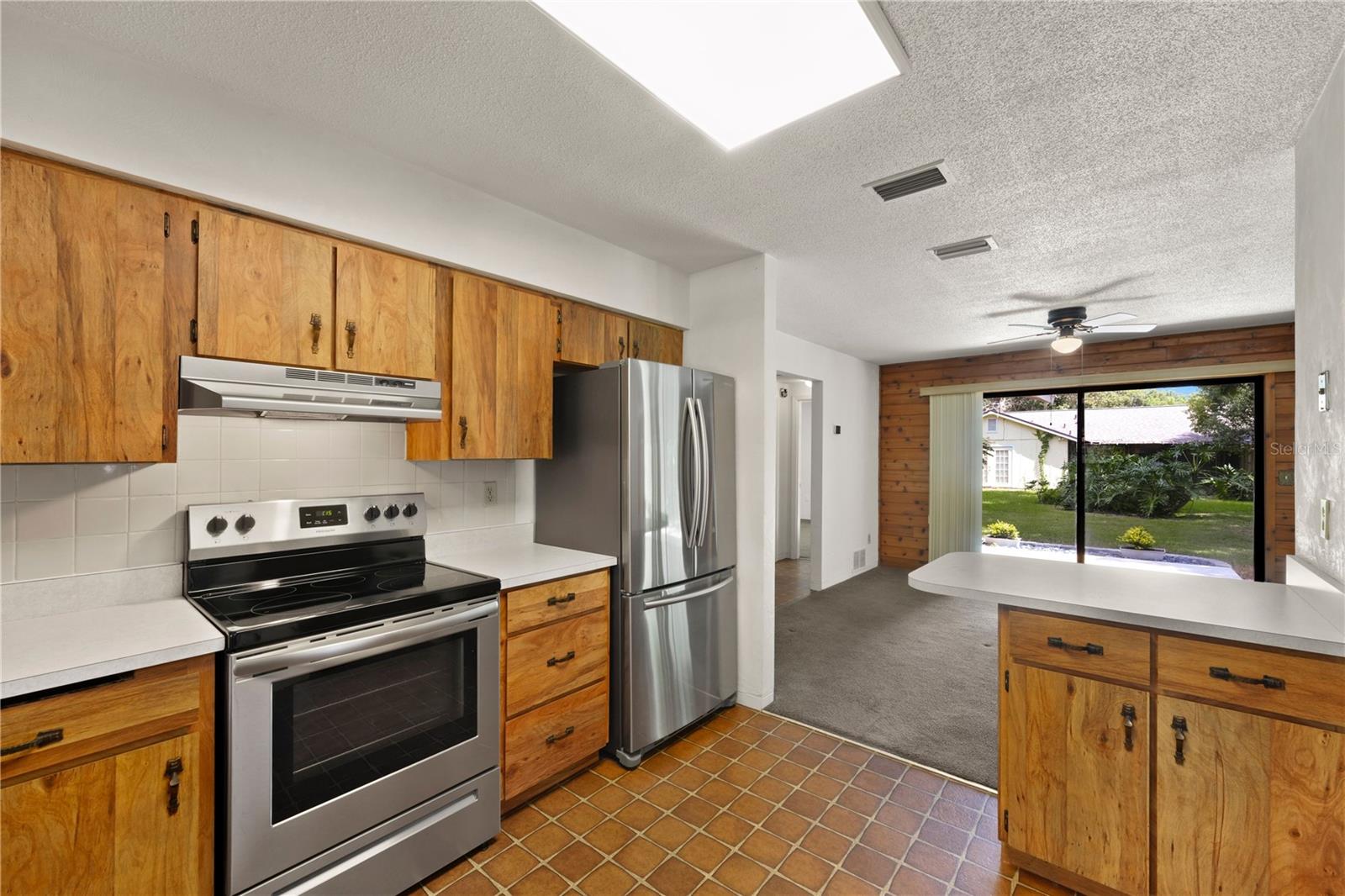 1009 Indian Oaks W Property Photo 4