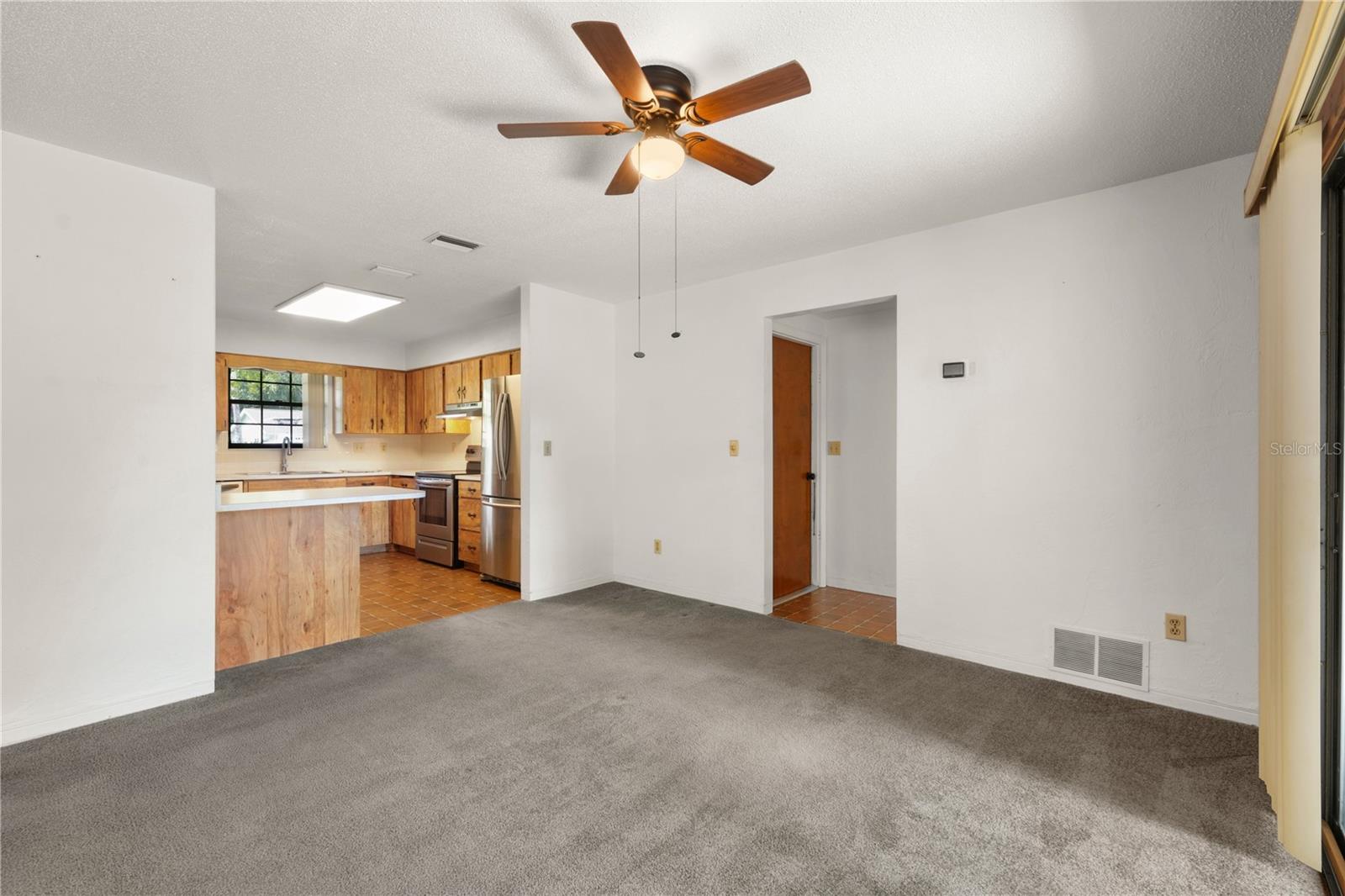 1009 Indian Oaks W Property Photo 5