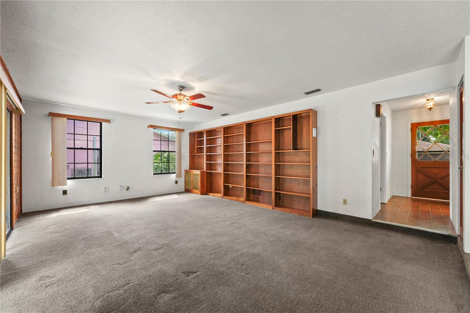 1009 Indian Oaks W Property Photo 10