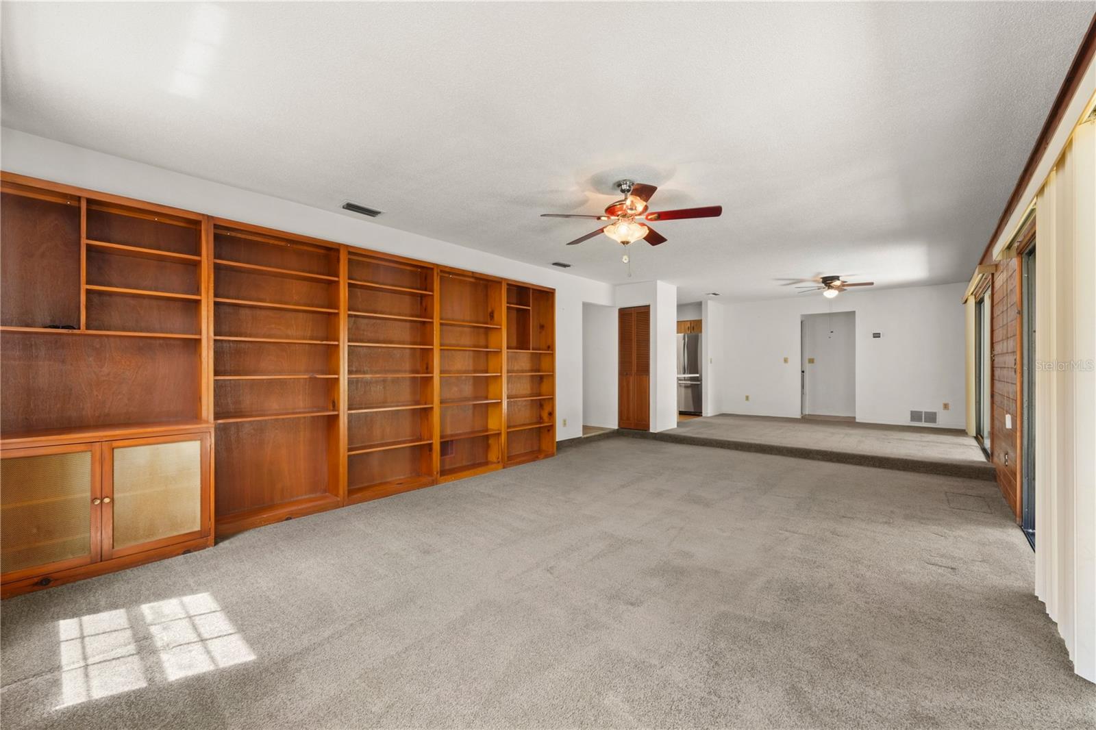 1009 Indian Oaks W Property Photo 11