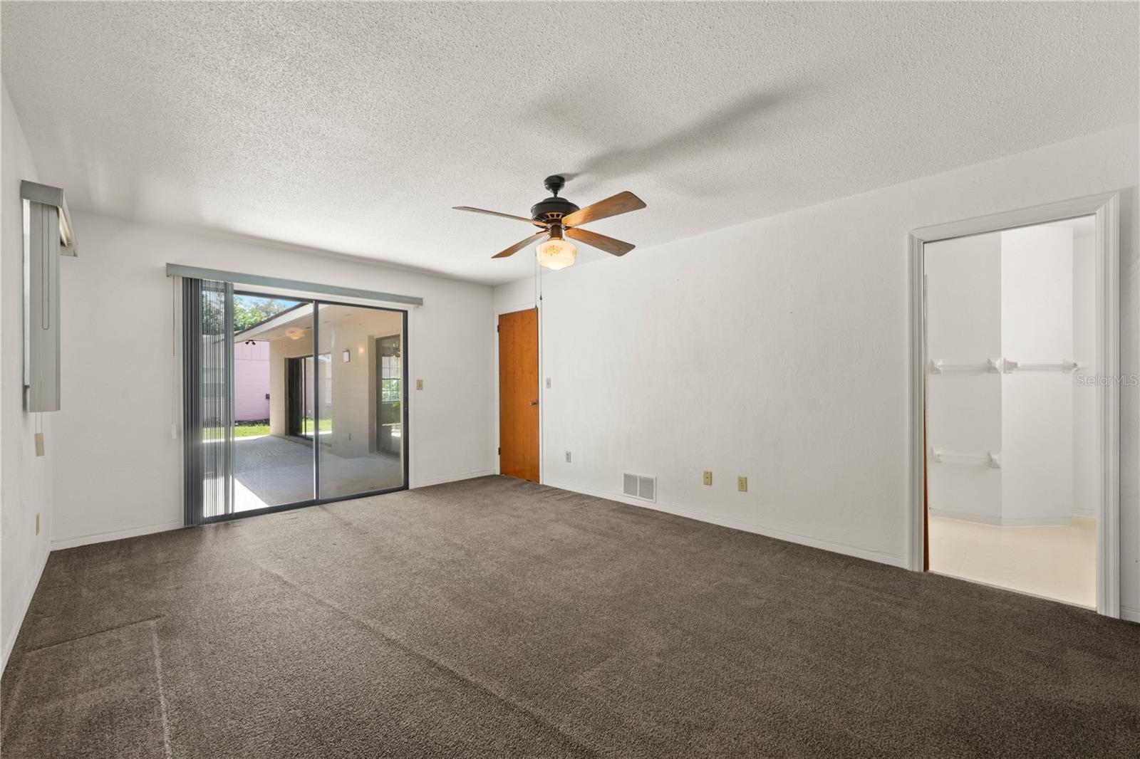 1009 Indian Oaks W Property Photo 15