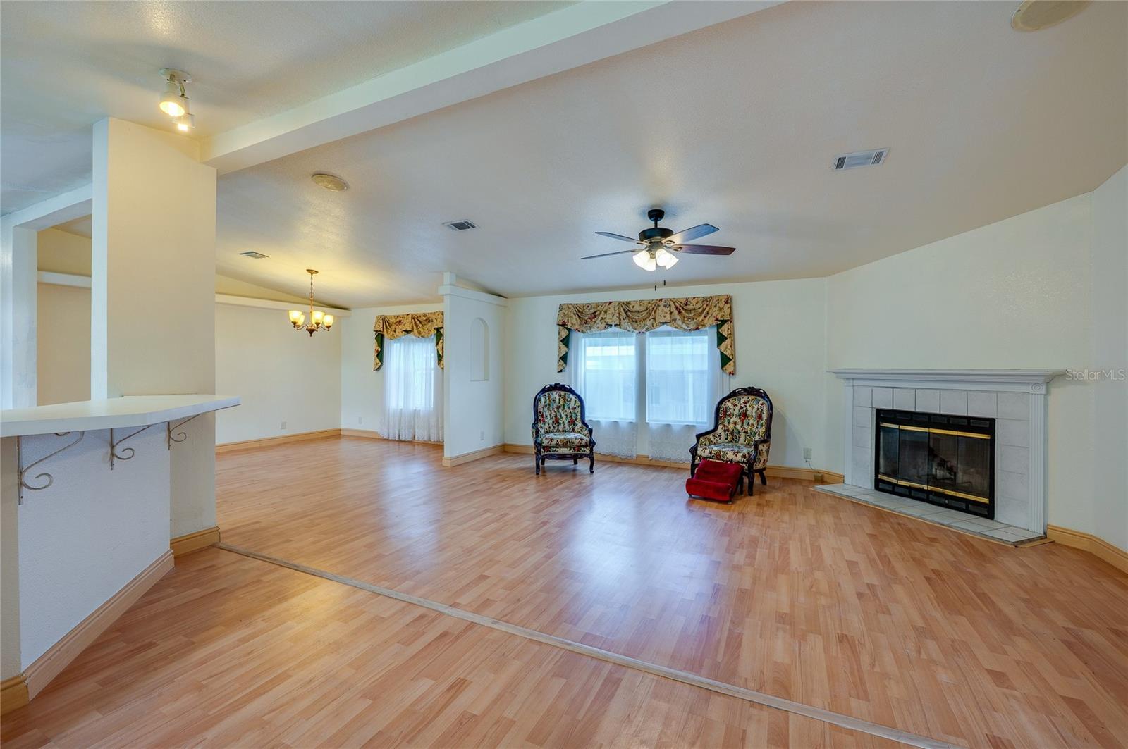 13 Lawrence Ct Property Photo 4