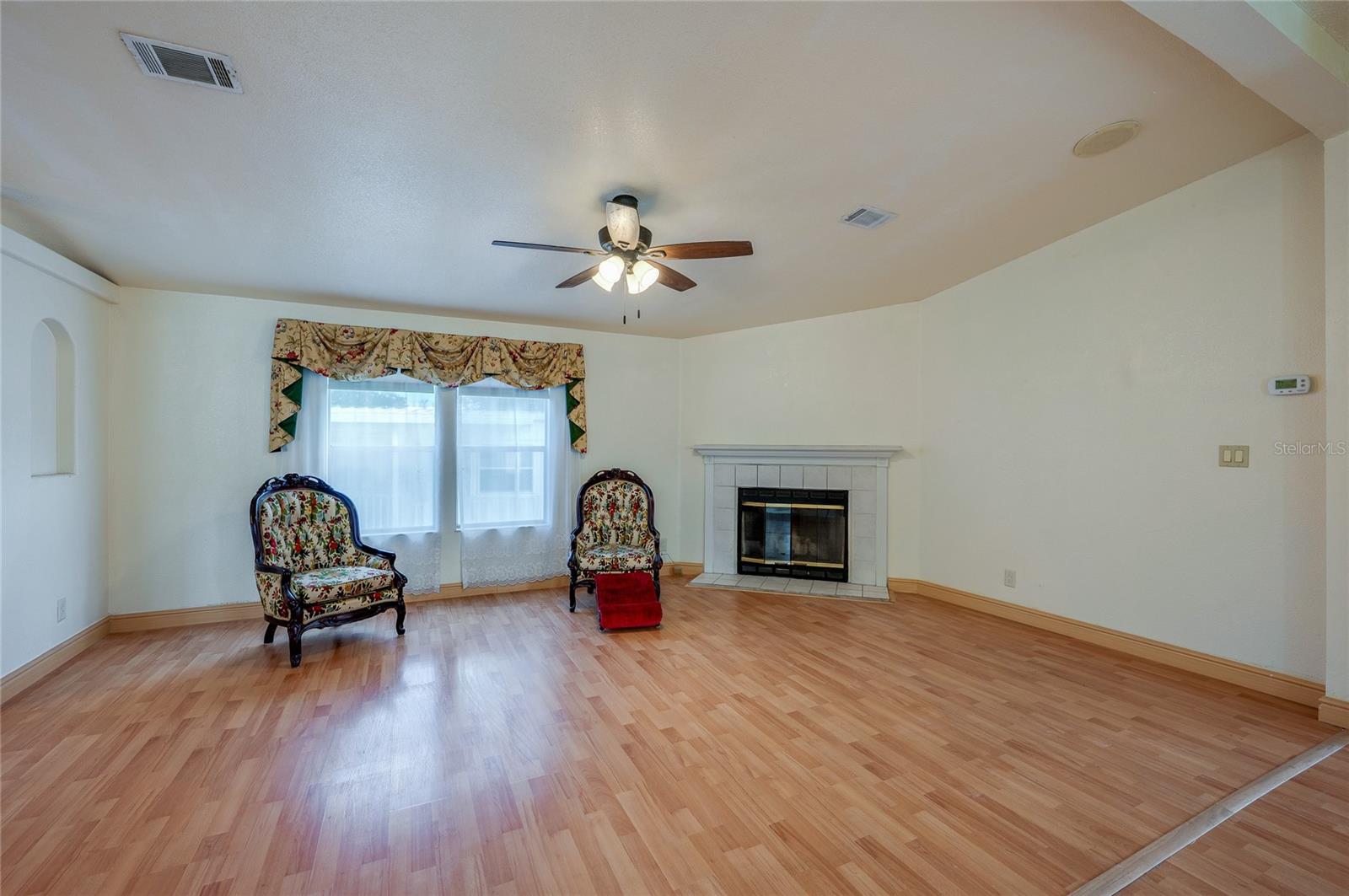 13 Lawrence Ct Property Photo 5