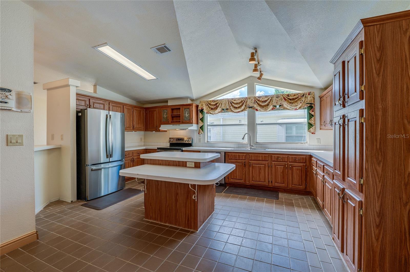 13 Lawrence Ct Property Photo 9