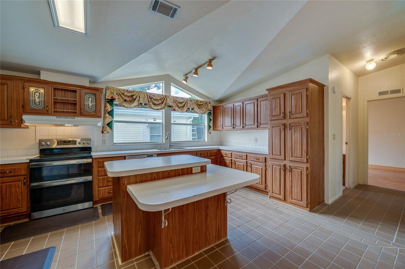 13 Lawrence Ct Property Photo 10