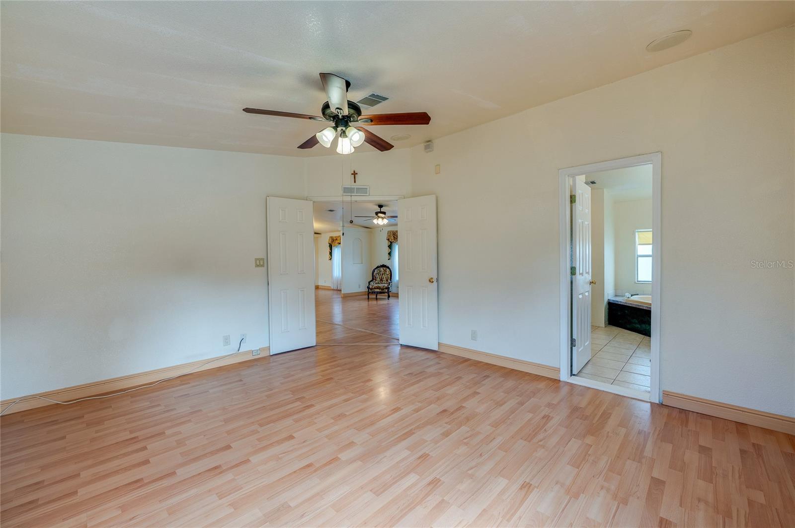 13 Lawrence Ct Property Photo 17