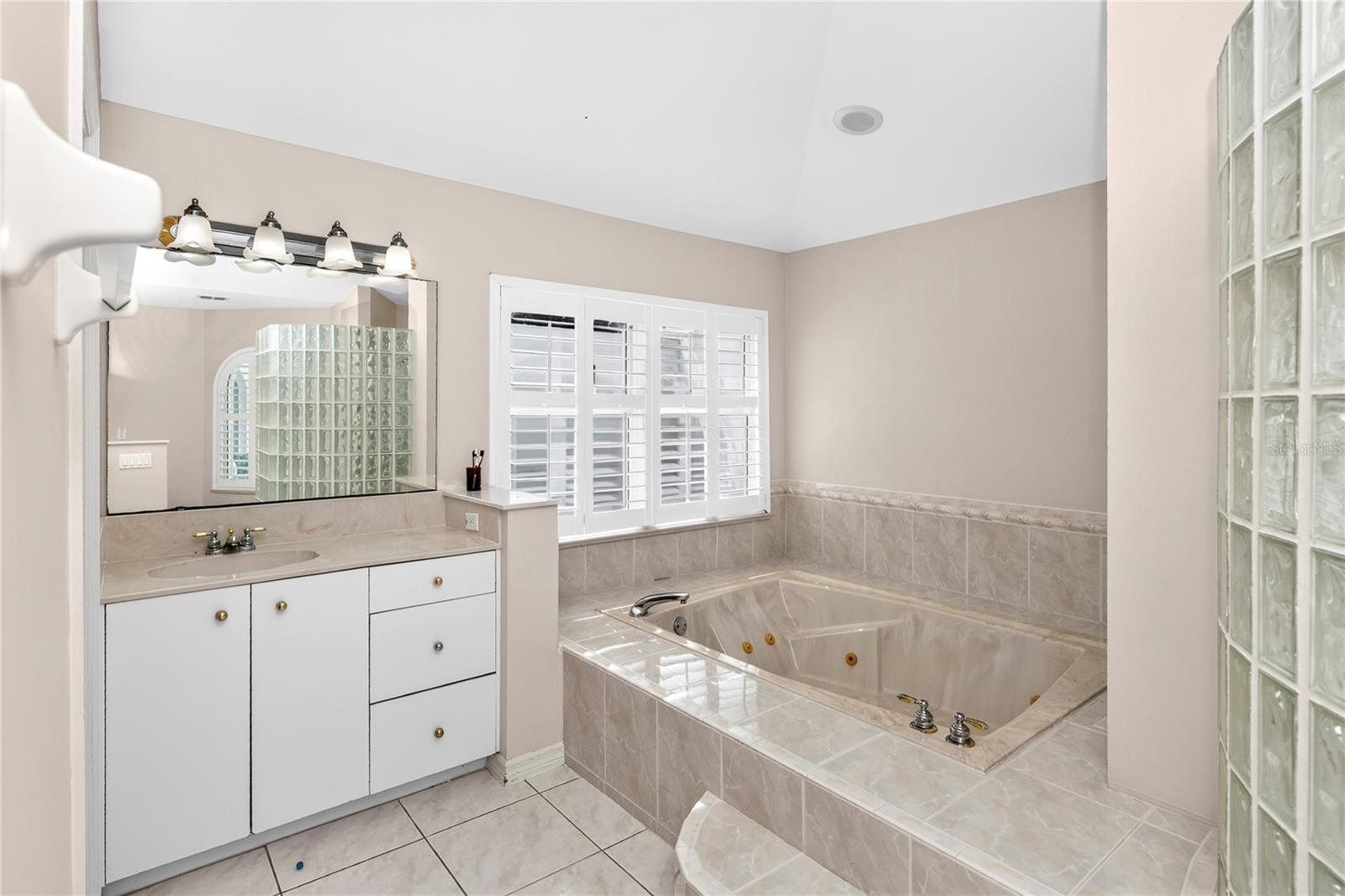 417 Greenridge Ct Property Photo 24