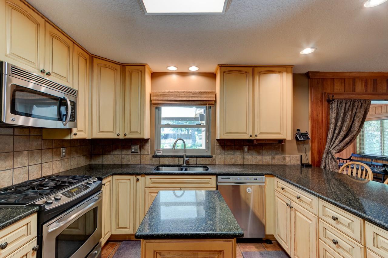 1525 Harmony Ave Property Photo 18