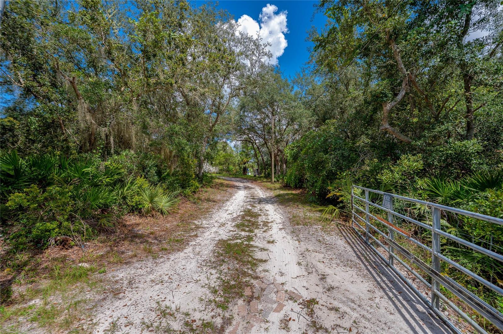 41330 Ford Rd Property Photo 3