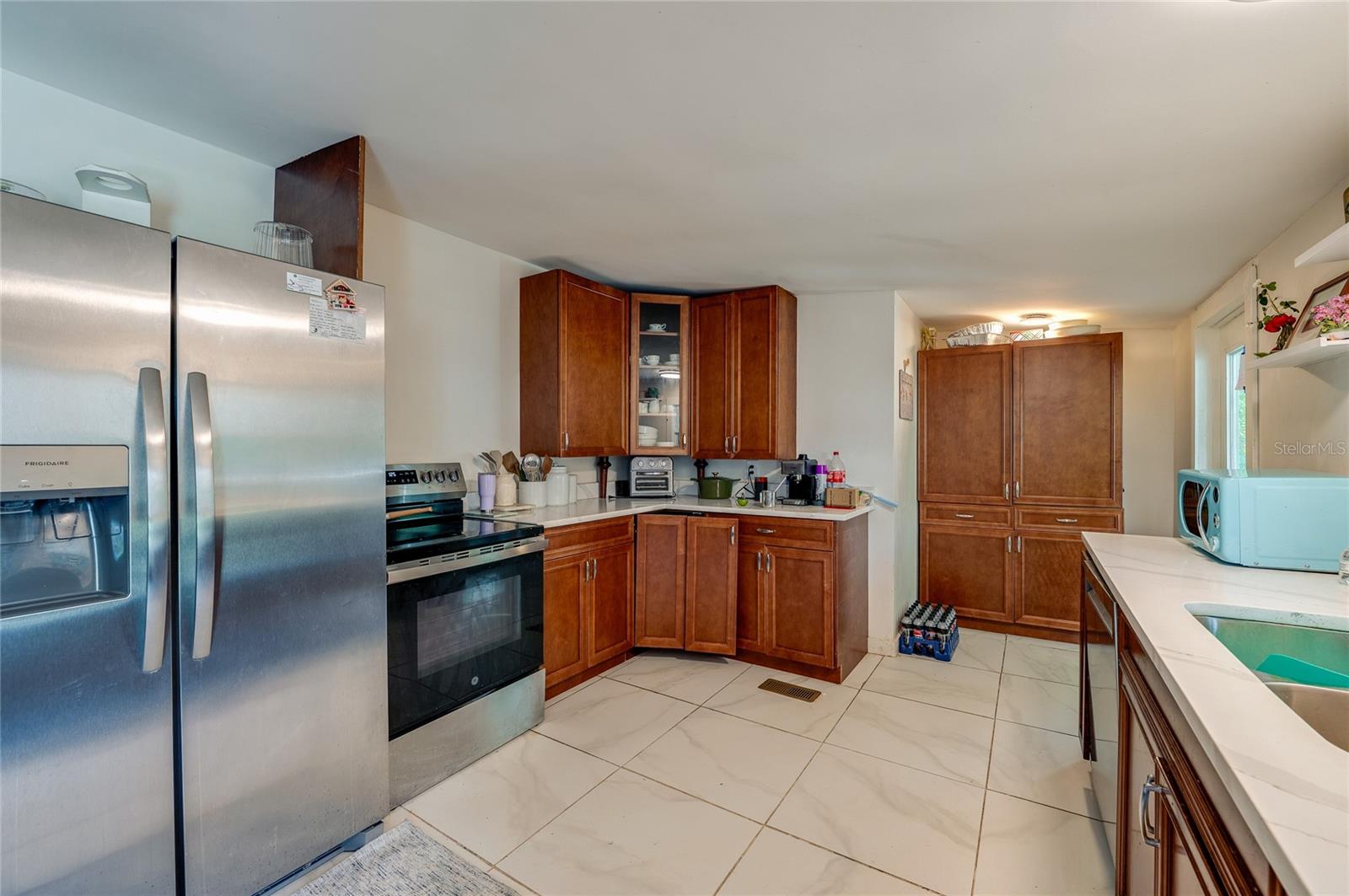 41330 Ford Rd Property Photo 11