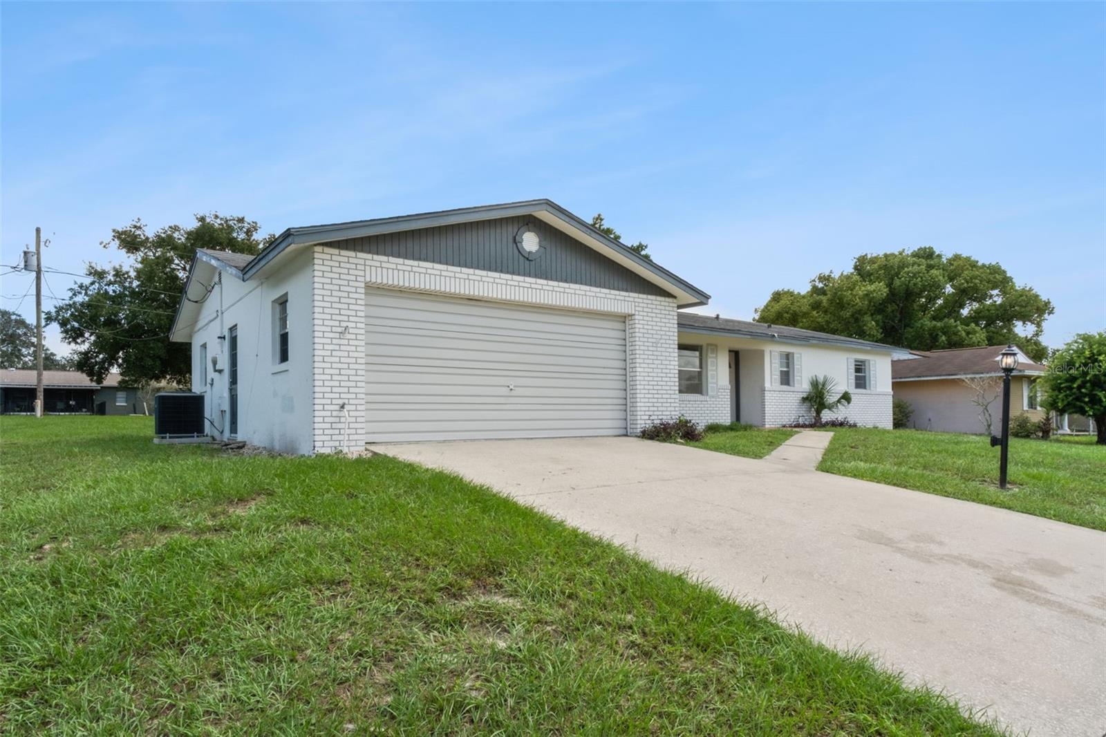 1679 E Apache Cir Property Photo 3