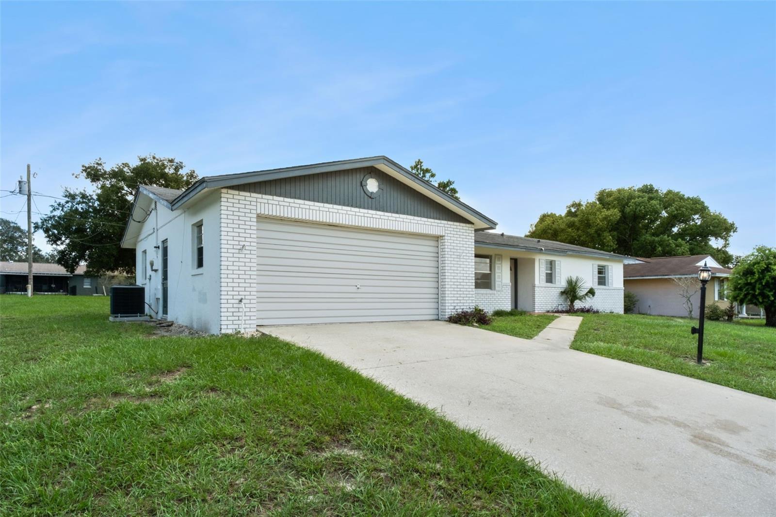 1679 E Apache Cir Property Photo 4