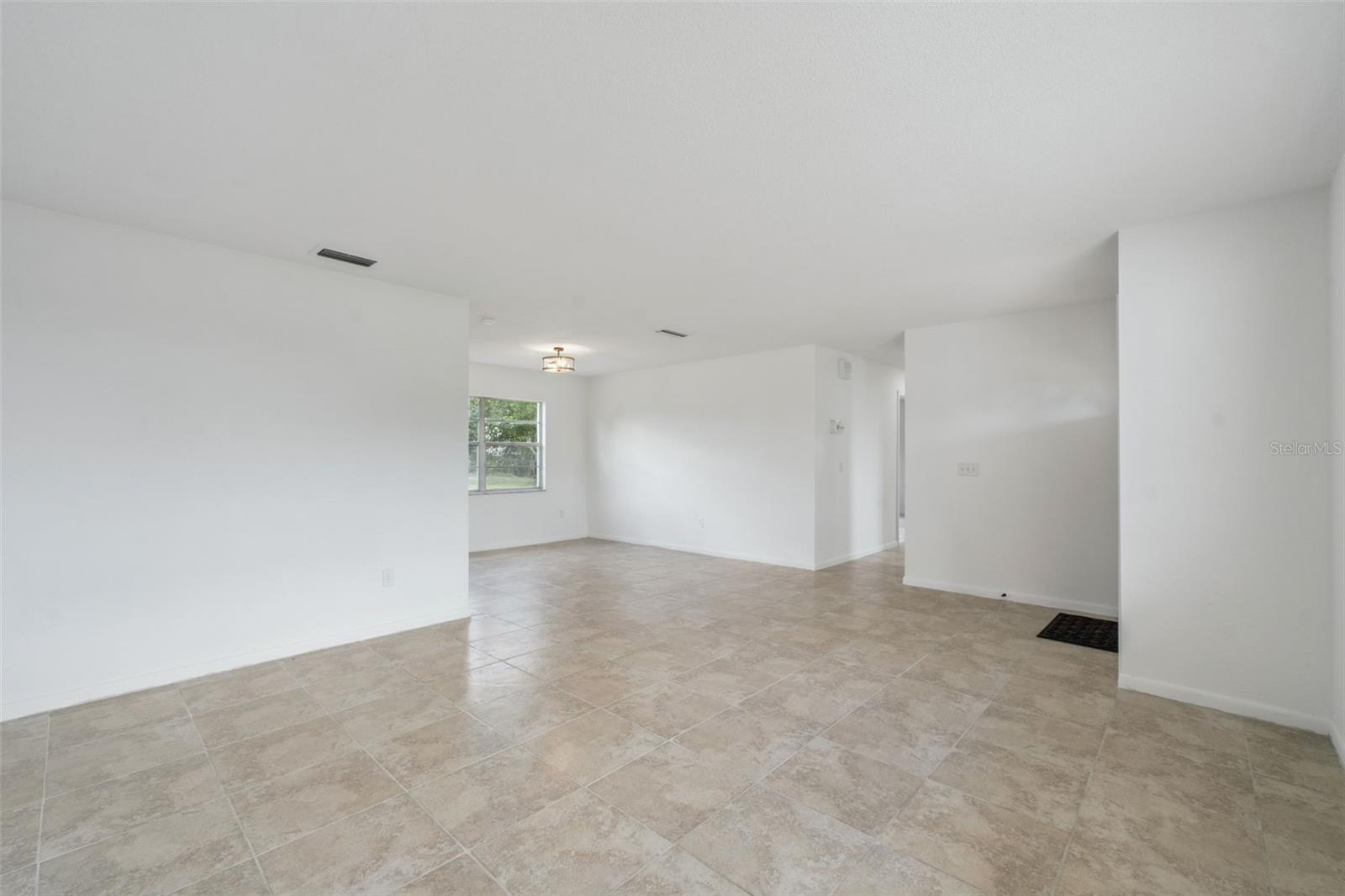 1679 E Apache Cir Property Photo 6