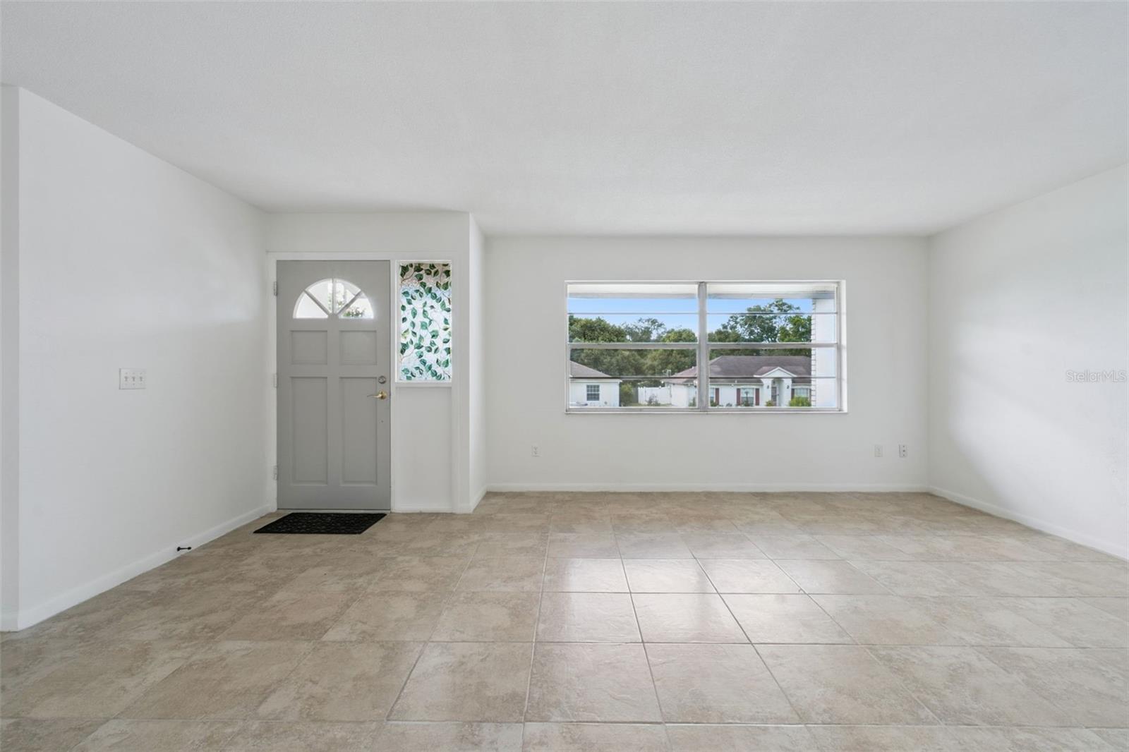 1679 E Apache Cir Property Photo 8