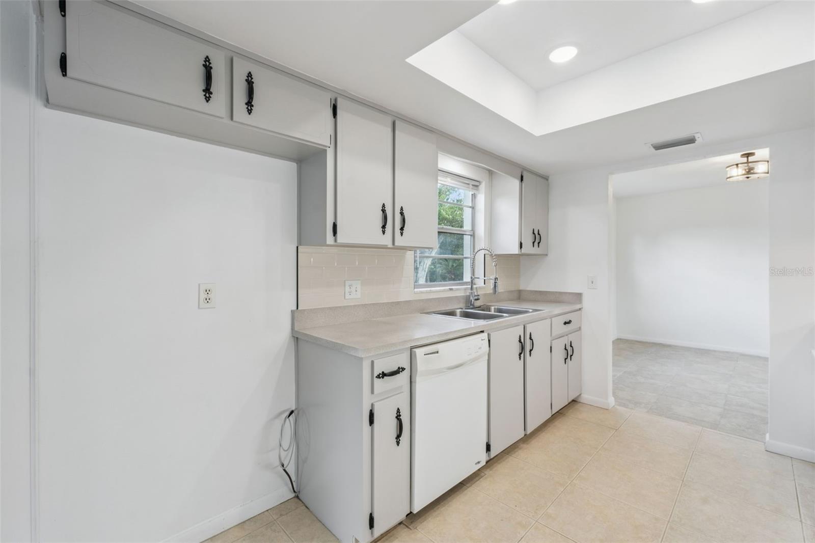 1679 E Apache Cir Property Photo 14