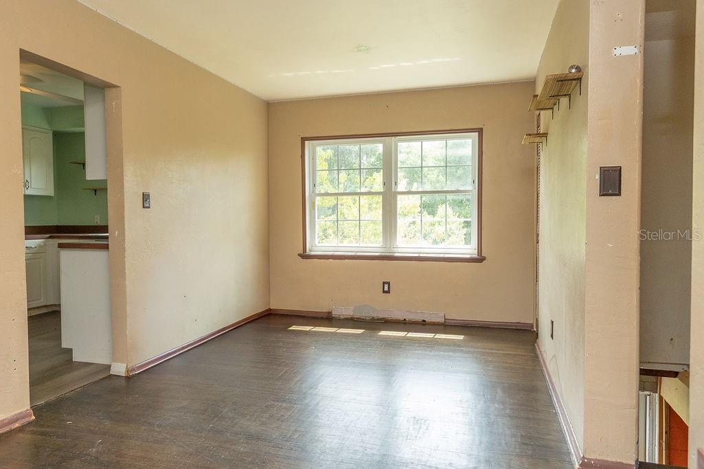 1197 N Garfield Ave Property Photo 5