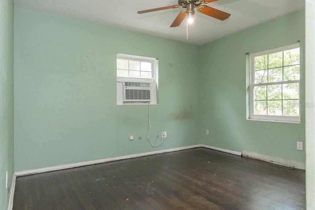 1197 N Garfield Ave Property Photo 10