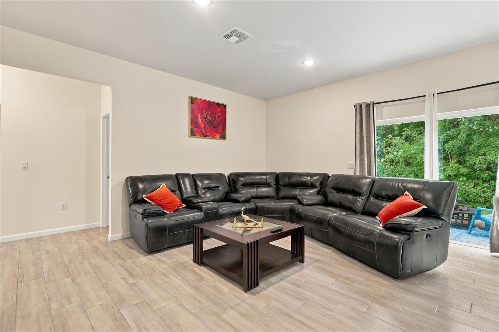 1523 Zinnia Dr Property Photo 4
