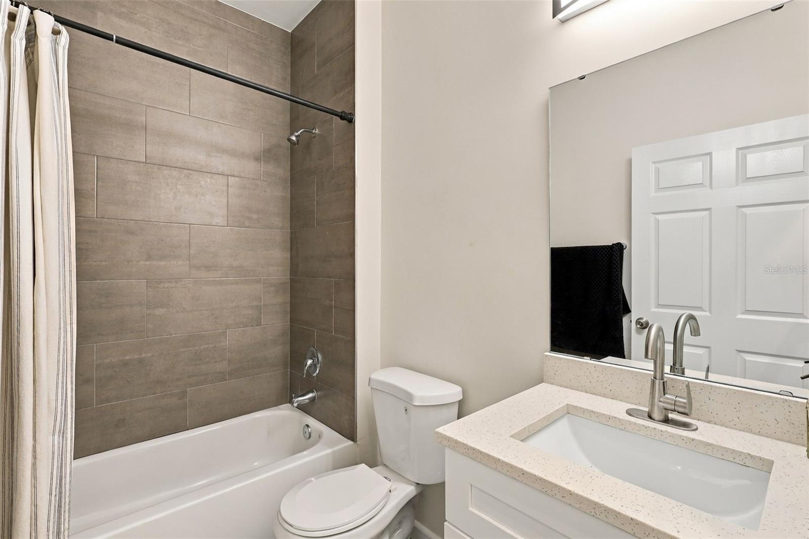 1523 Zinnia Dr Property Photo 24