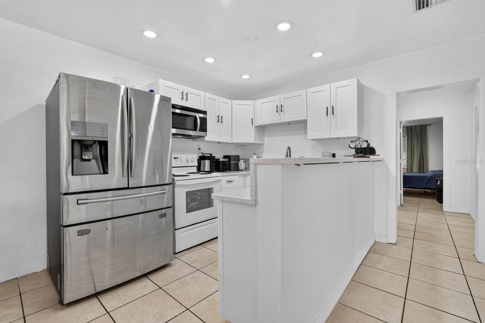 1214 Flomich St Property Photo 6