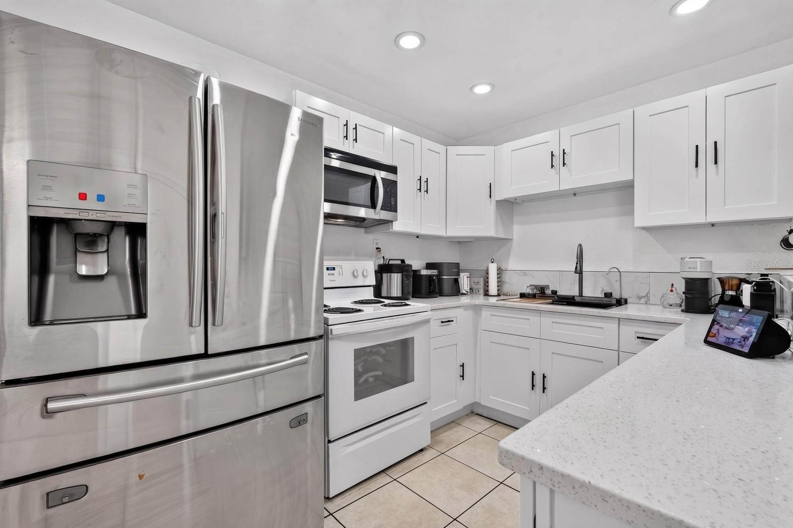 1214 Flomich St Property Photo 7
