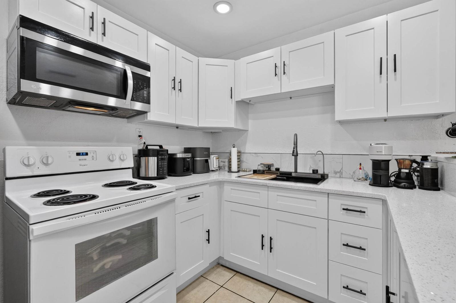 1214 Flomich St Property Photo 8