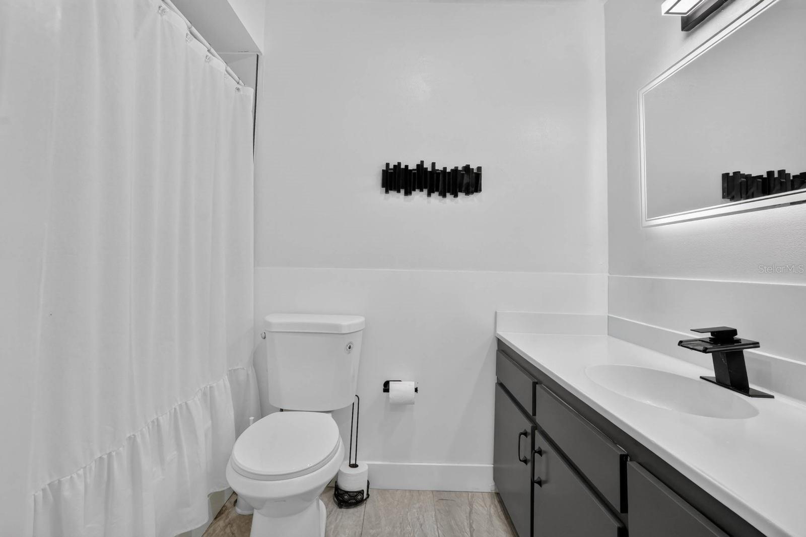 1214 Flomich St Property Photo 12
